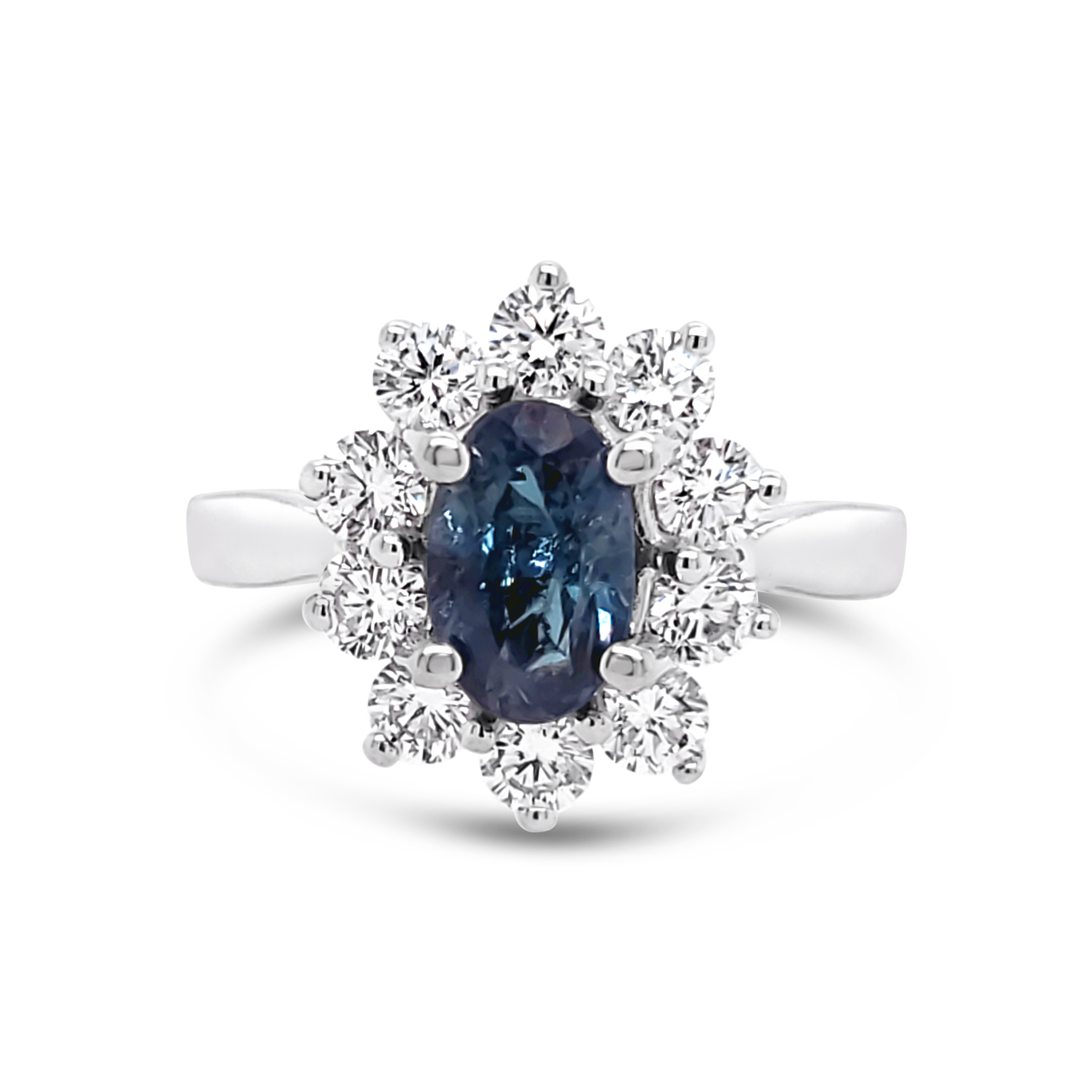 ALEXANDRITE AND DIAMOND RING
1.07CT ALEXANDRITE
1.00 CTTW VS DIAMONDS
SIZE 7.5 18KW
ENGAGEMENT RING STYE