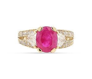 3.05CT BURMESE RUBY (.80CT TRILLION CUT DIAM) 1.00CTTW DIA 18KY SIZE 7.75
