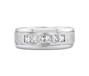 Platinum (950) 18.7g
1.00 cttw VS1-SI1 DIAMONDS
Size 11.5