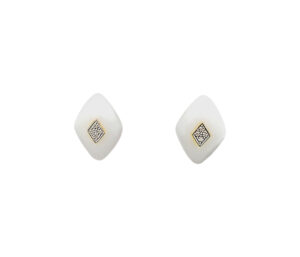 WHITE JADE AND DIAMOND EARRINGS
14KT YELLOW GOLD
DIAMOND ACCENTS ON 14KT WHITE GOLD
POST AND FRICTION BACK
1in IN LENGTH