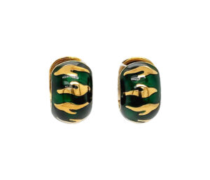 GREEN ENAMEL AND GOLD EARRINGS
HUGGIE STYLE
18KT YELLOW GOLD
ESTATE
12.1 GRAMS