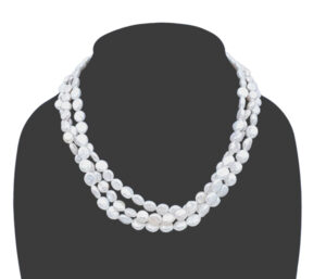 COIN PEARL NECKLACE 
3 STRAND 
WHITE AND PEACHY PINK COIN PEARL 
7-9MM PEARLS 
18" APPROX LENGTH 
SS CLASP