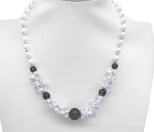 PEARL AND AMETHYST NECKLACE 
WHITE OVAL AND KESHI PEARLS 
7-13MM AMETHYST
5 X 7 MM PEARL OVALS 
18"-19" APPROX LENGTH
SS ADJUSTABLE CLASP