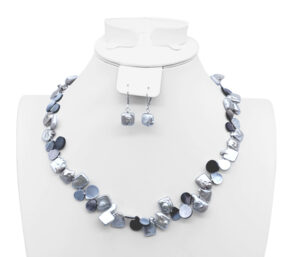 PEARL AND M.O.P. NECKLACE AND EARRING SET 
FANCY SHAPE COIN PEARLS
9-10MM FANCY COIN PEARLS
MOTHER OF PEARL TEARDROPS 
18" APPROX LENGTH NECKLACE 
LEVER BACK PEARL EARRINGS