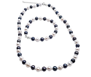 PEARL NECKLACE AND BRACELET SET 
WHITE, PINK AND BLACK PEARL 
NECKLACE 18-20" APPROX LENGTH
7" BRACELET
SS RHODIUM PLATED CLASP