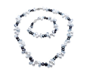 BLUE TOPAZ AND PEARL NECKLACE AND BRACELET SET 
WHITE AND BLUE PEARL, BLUE TOPAZ IN A TEAR DROP SHAPE 
4X8MM TOPAZ 
18" NECKLACE LENGTH
7.5" BRACELET
14KY CLASP