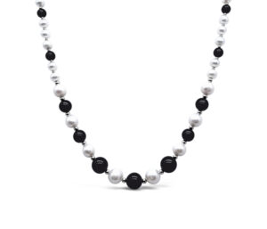 BLACK ONYX AND WHTIE PEARL NECKLACE
SS CLASP
18" - 20" APPROX LENGTH
WITH EXTENDER
GRADUATED ONYX BEADS 
STERLING SILVER BEADS RHODIUM PLATED
4 TO 10 MM ONYX BEADS
4 TO 10 MM PEARLS