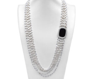 LAPIS AND BIWA PEARL NECKLACE
7 X 4 MM APPROX BIWA PEARL SIZE
14KY AND LAPIS CLASP
28" TO 34" APPROX LENGTH
1970'S