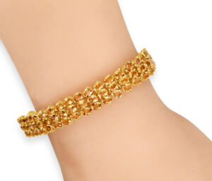 YELLOW SAPPHIRE BRACELET 
3 ROWS OF YELLOW SAPPHIRE 
25.00CTTW 
19.4 GRAMS TOTAL WEIGHT 
LOCKING SAFETY CLASP
7" APPROX LENGTH