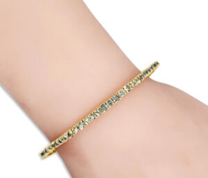 DEMANTOID AND GOLD BRACELET 
TENNIS BRACELET STYLE 
7.50CT DEMANTOID GARNET 
7" APPROX LENGTH
DOUBLE SAFETY CLASP