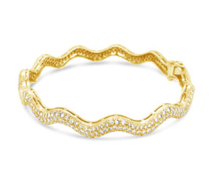 DIAMOND BANGLE CUSTOM MADE 5.5CT OF VS 2 DIAMONDS 
18KY 
20 GRAMS TOTAL WEIGHT 
DOUBLE LOCKING CLASP
7" APPROX